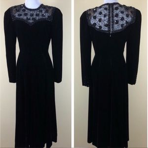 Vintage Nancy Johnson Black Velvet Formal Gown with Floral Beading - Size 6